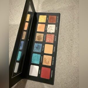 Hello Charmer eyeshadow palette